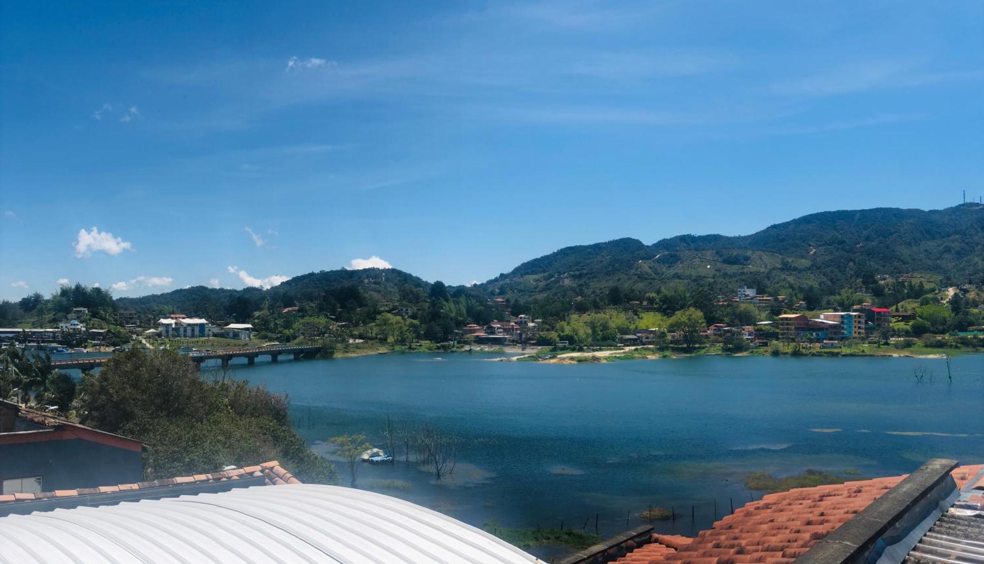 Lake View Hostel Guatapé Exteriör bild